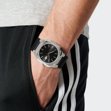 Laden Sie das Bild in den Galerie-Viewer, Adidas Unisex Uhr CITY TECH THIN Silikon schwarz AOFH24002