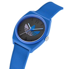 Laden Sie das Bild in den Galerie-Viewer, Adidas Unisex Uhr PROJECT TWO GRFX Kunststoff blau AOST24553