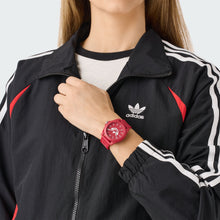 Laden Sie das Bild in den Galerie-Viewer, Adidas Unisex Uhr PROJECT FOUR Kunststoff rot AOST24573