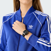 Laden Sie das Bild in den Galerie-Viewer, Adidas Unisex Uhr RETRO WAVE ONE Leder schwarz AOSY24527